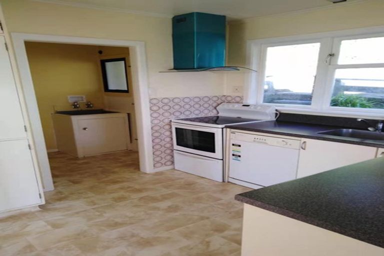 Photo of property in 32 Arapiko Street, Johnsonville, Wellington, 6037