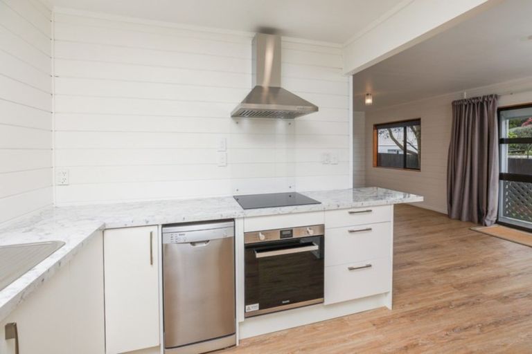 Photo of property in 14 Kiwi Avenue, Forest Lake, Hamilton, 3200