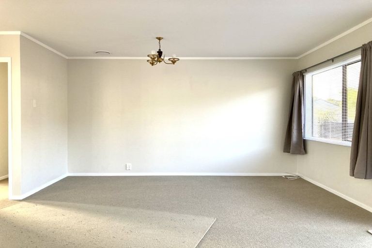 Photo of property in 1/94 Sturges Road, Henderson, Auckland, 0612