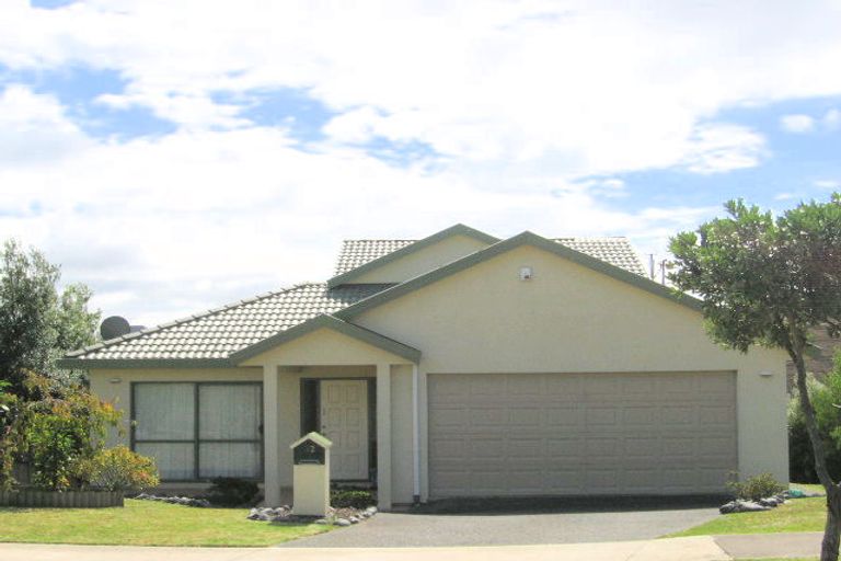 Photo of property in 32 Crimson Park, Oteha, Auckland, 0632