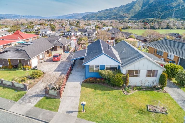 Photo of property in 1/19 Roband Crescent, Brown Owl, Upper Hutt, 5018