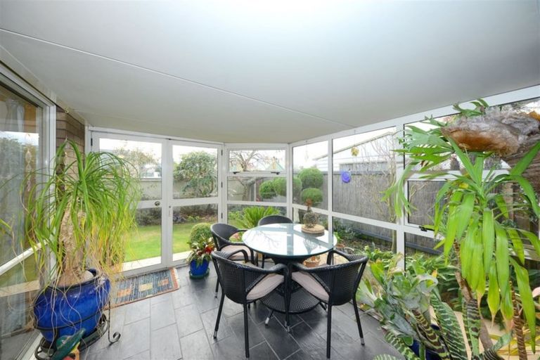 Photo of property in 2/52 Skerten Avenue, Hornby, Christchurch, 8042