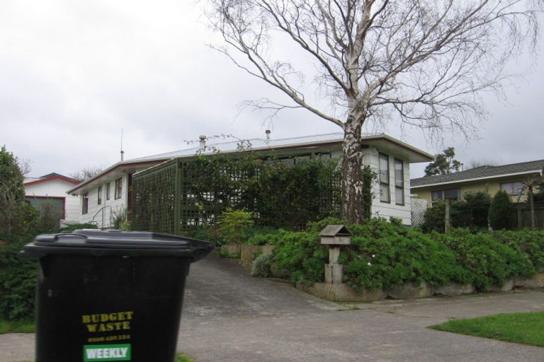 Photo of property in 39 Rhodes Drive, Kelvin Grove, Palmerston North, 4414