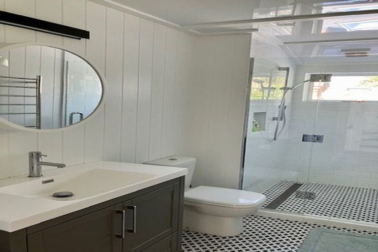 Photo of property in 129 Marine Parade, Seatoun, Wellington, 6022