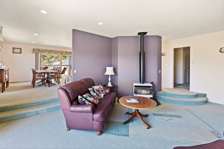 Photo of property in 26 Silkwood Grove, Totara Heights, Auckland, 2105