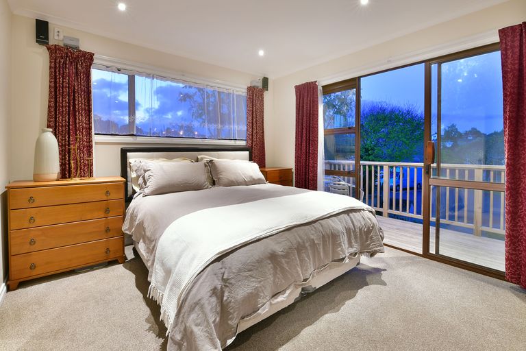 Photo of property in 13 Quo Vadis Place, Red Beach, 0932