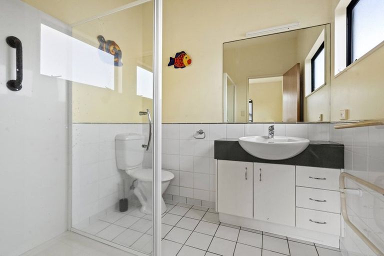 Photo of property in 352 East Coast Road, Sunnynook, Auckland, 0630