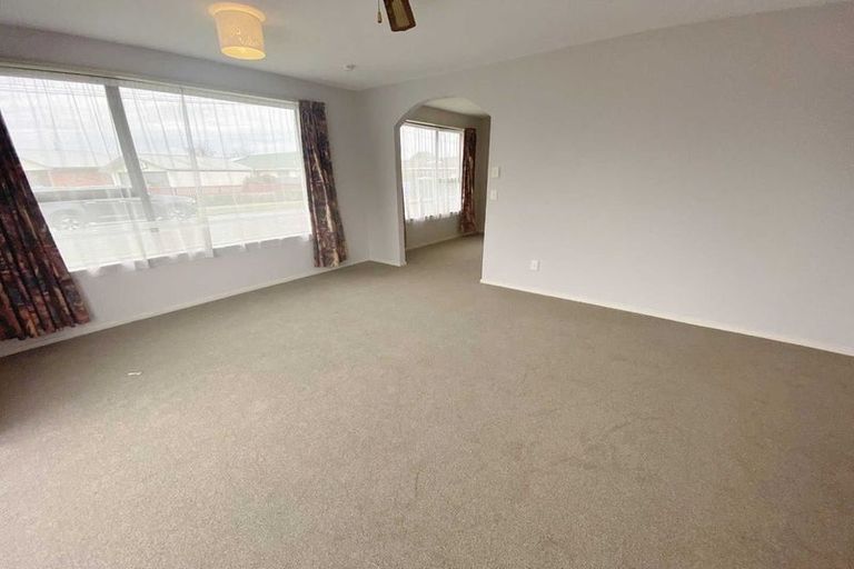 Photo of property in 1/14 Momorangi Crescent, Redwood, Christchurch, 8051