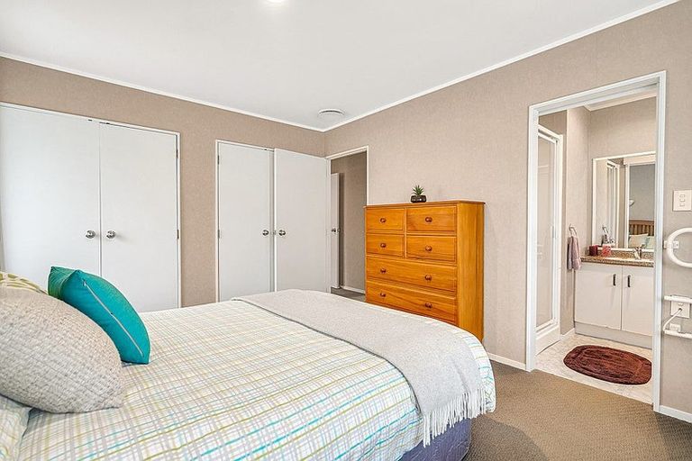 Photo of property in 10 Maurice Borich Place, Henderson, Auckland, 0610