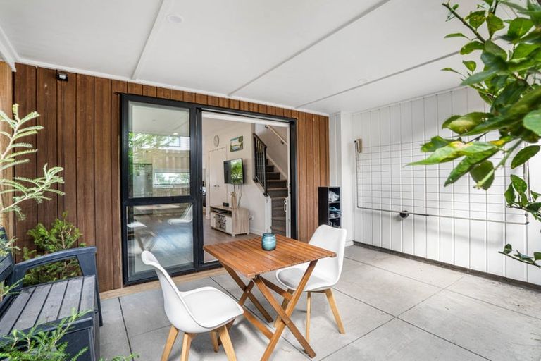 Photo of property in 2/141 Wallace Road, Mangere Bridge, Auckland, 2022