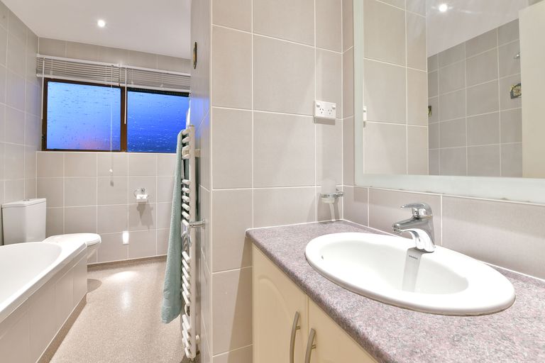 Photo of property in 13 Quo Vadis Place, Red Beach, 0932