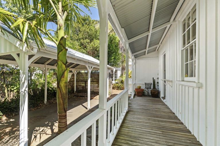 Photo of property in 90 Pendarves Street, New Plymouth, 4310