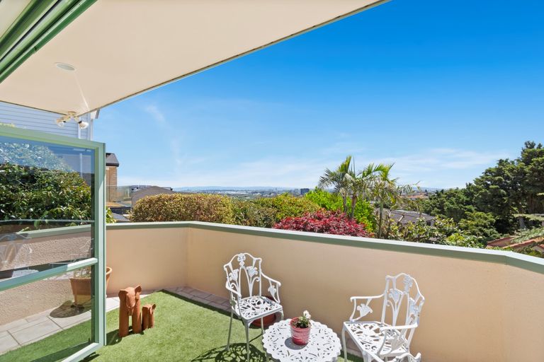 Photo of property in 26 Silkwood Grove, Totara Heights, Auckland, 2105