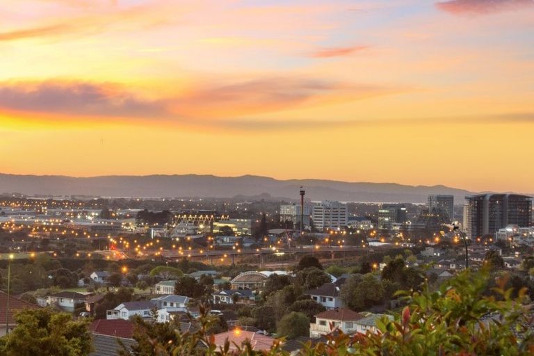 Photo of property in 26 Silkwood Grove, Totara Heights, Auckland, 2105