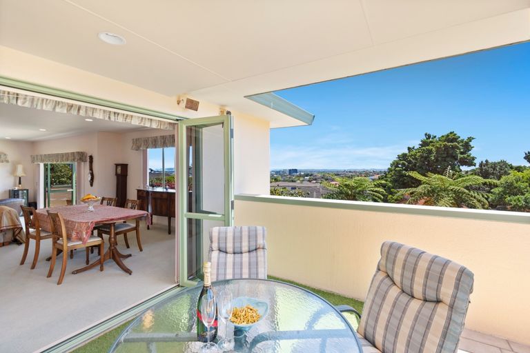 Photo of property in 26 Silkwood Grove, Totara Heights, Auckland, 2105