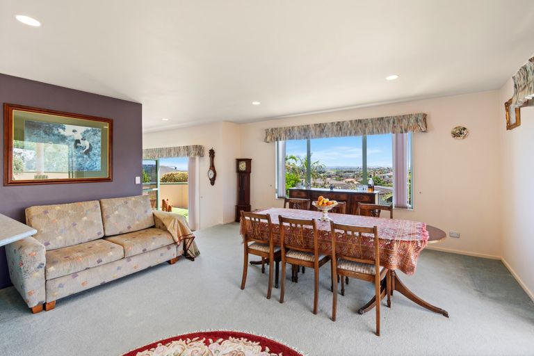 Photo of property in 26 Silkwood Grove, Totara Heights, Auckland, 2105