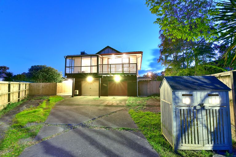 Photo of property in 13 Quo Vadis Place, Red Beach, 0932