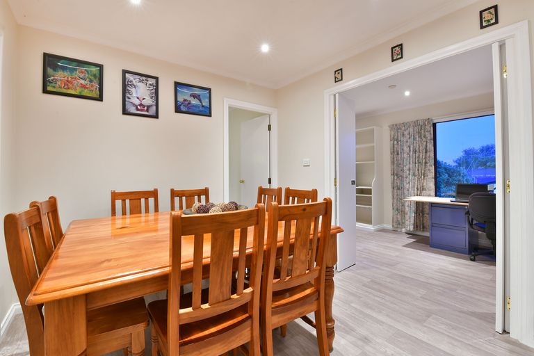 Photo of property in 13 Quo Vadis Place, Red Beach, 0932