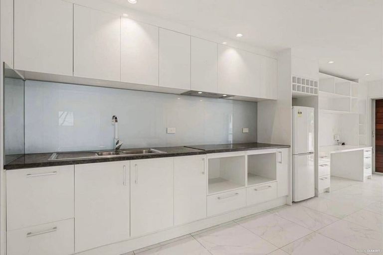 Photo of property in 7e/60 Masons Road, Oteha, Auckland, 0632