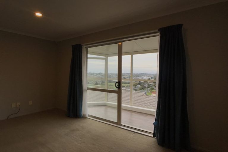 Photo of property in 16 Mcfetridge Place, Hillcrest, Auckland, 0627
