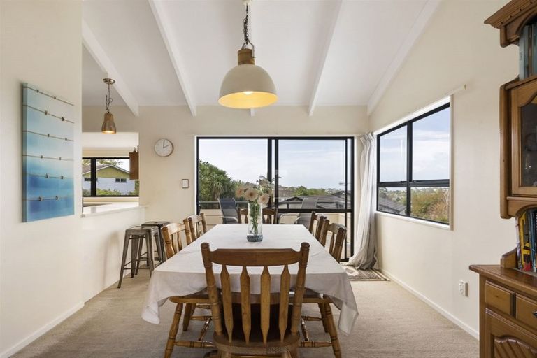 Photo of property in 2/3 Ceramco Place, Torbay, Auckland, 0630