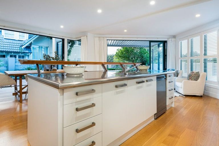 Photo of property in 1/16 Clifton Road, Hauraki, Auckland, 0622