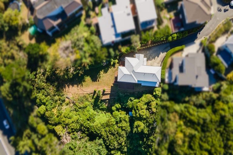 Photo of property in 18 Cresswell Place, Johnsonville, Wellington, 6037