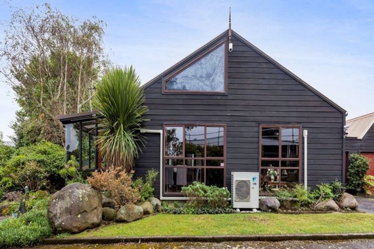 Photo of property in 19a John Guthrie Place, Merrilands, New Plymouth, 4312