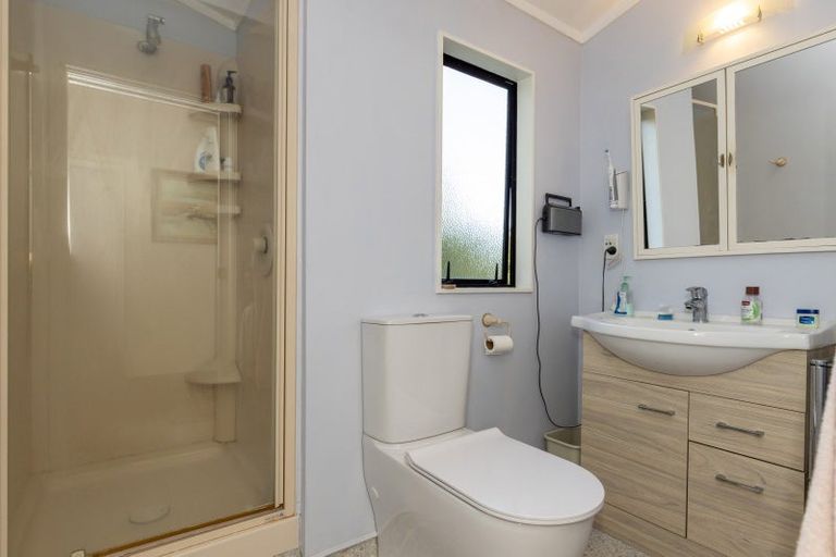 Photo of property in 2 Lavinia Grove, Waikanae Beach, Waikanae, 5036