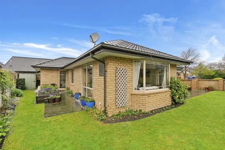 Photo of property in 1a Ballybrack Place, Casebrook, Christchurch, 8051