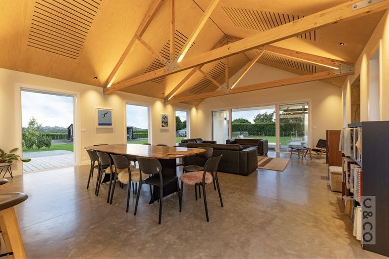 Photo of property in 88 Taupaki Road, Taupaki, Henderson, 0782