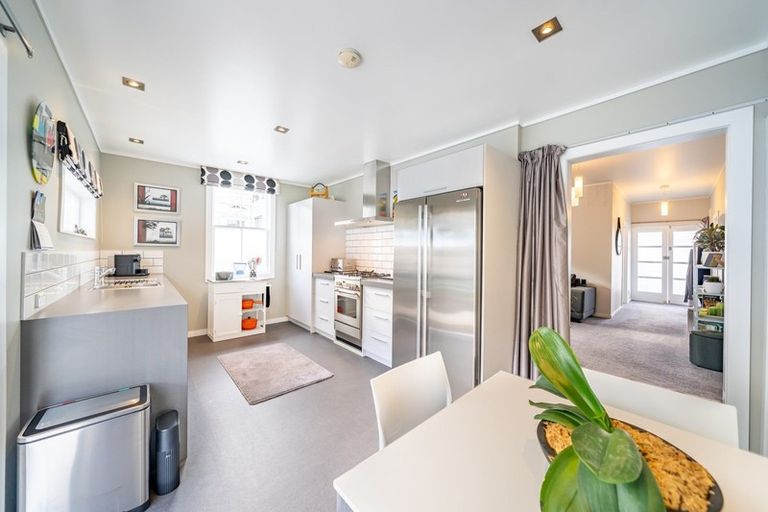 Photo of property in 25 Riddlers Crescent, Petone, Lower Hutt, 5012