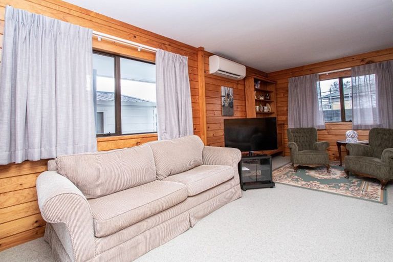 Photo of property in 1 Beadle Place, St Andrews, Hamilton, 3200