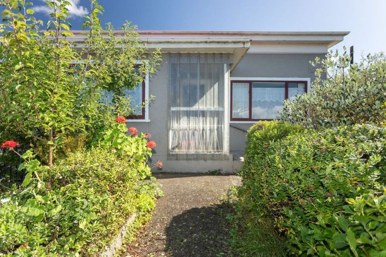 Photo of property in 7 Gladstone Street, Dannevirke, 4930