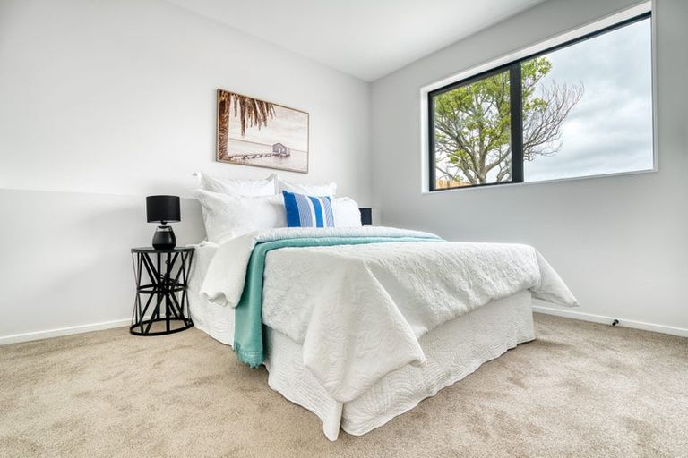 Photo of property in 61b Totaravale Drive, Totara Vale, Auckland, 0629