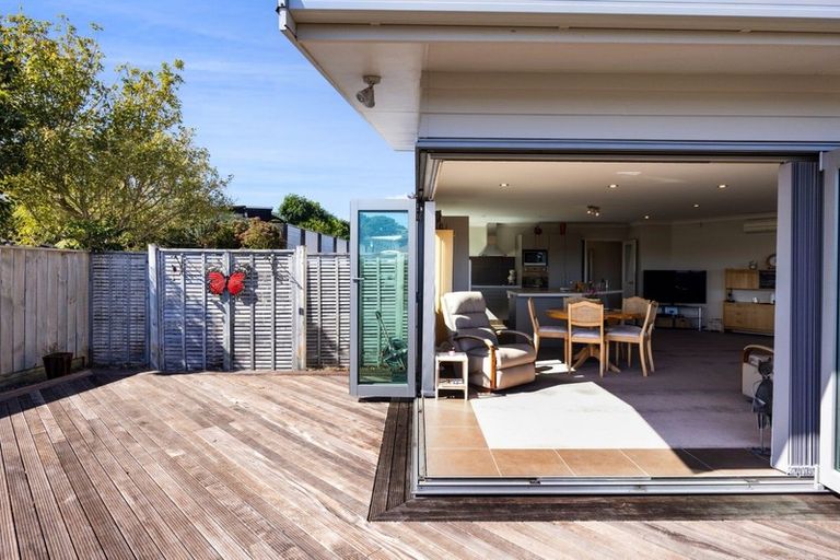 Photo of property in 4a Marchant Place, Westown, New Plymouth, 4310