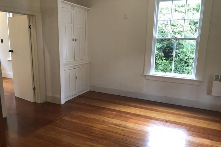 Photo of property in 13 Cave Road, Houghton Bay, Wellington, 6023