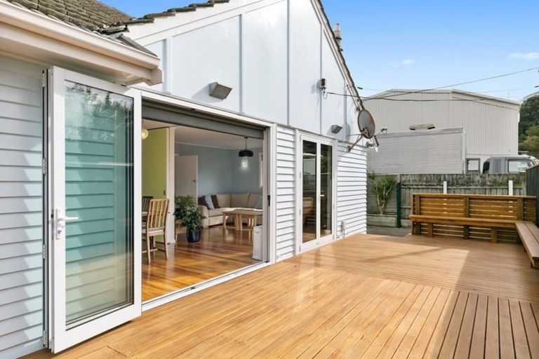 Photo of property in 8a Byron Street, Miramar, Wellington, 6022