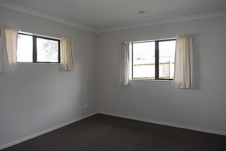 Photo of property in 33 Claverdon Drive, Massey, Auckland, 0614