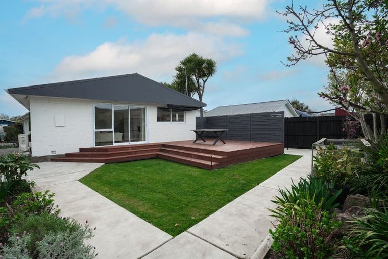 Photo of property in 2/23 Kent Lodge Avenue, Avonhead, Christchurch, 8042