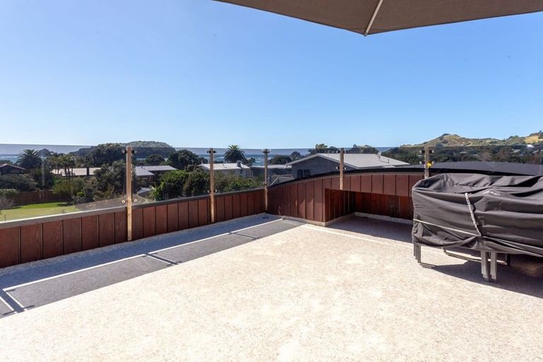 Photo of property in 17 Hahei Beach Road, Hahei, Whitianga, 3591