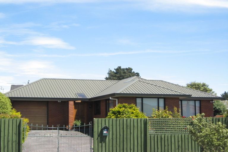 Photo of property in 45 Orlando Crescent, Waimairi Beach, Christchurch, 8083