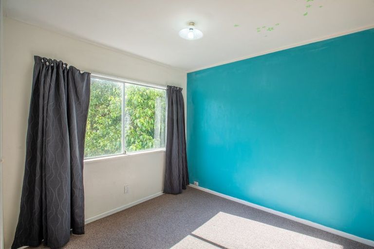 Photo of property in 12 Fairburn Grove, Johnsonville, Wellington, 6037