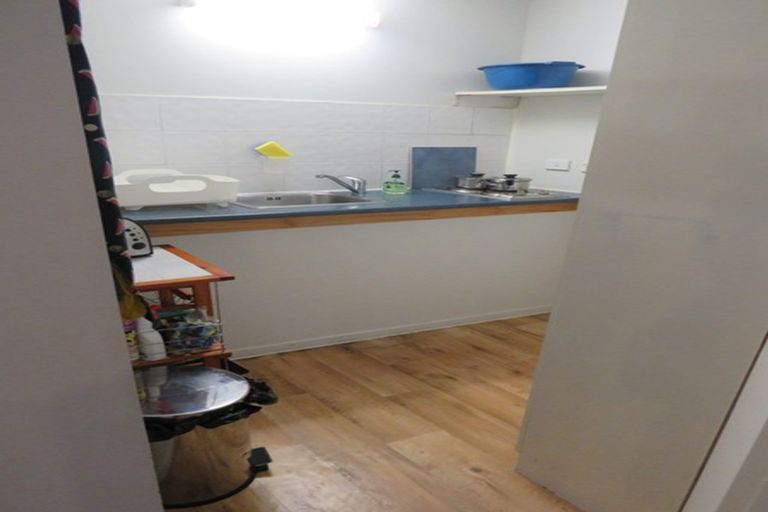 Photo of property in 2 Windy Ridge Road, Glenfield, Auckland, 0629