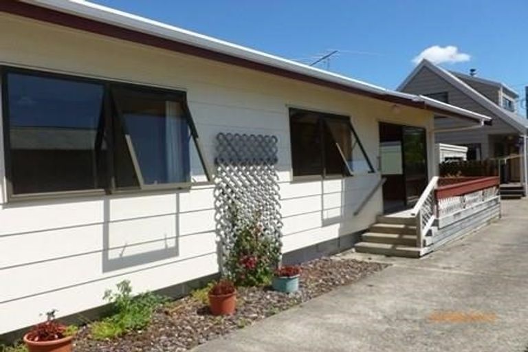 Photo of property in 27a Mana Esplanade, Paremata, Porirua, 5026