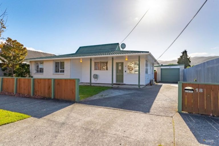 Photo of property in 18 Redwood Street, Elderslea, Upper Hutt, 5018