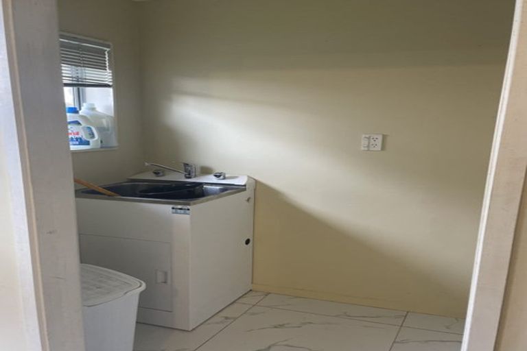 Photo of property in 83 Lynwood Road, New Lynn, Auckland, 0600