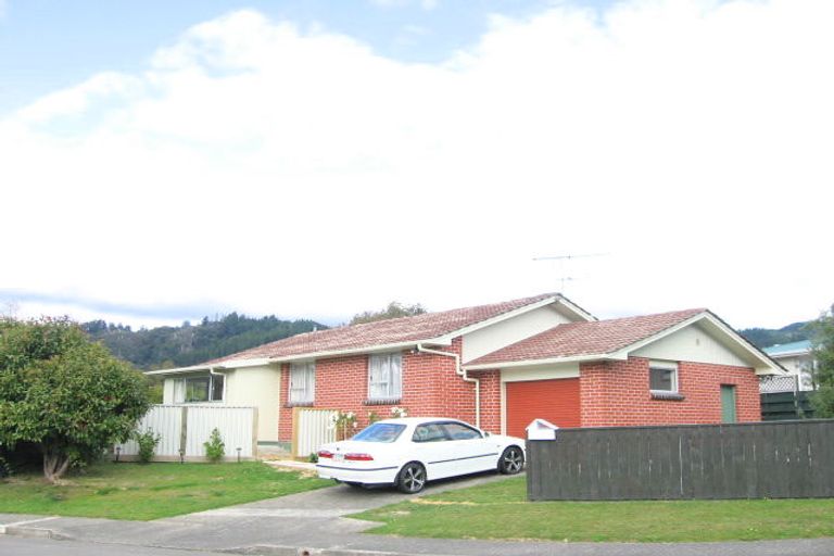 Photo of property in 6 Dunrobin Grove, Silverstream, Upper Hutt, 5019