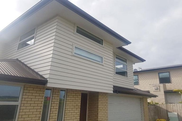 Photo of property in 12 Butler Stoney Crescent, Silverdale, 0932