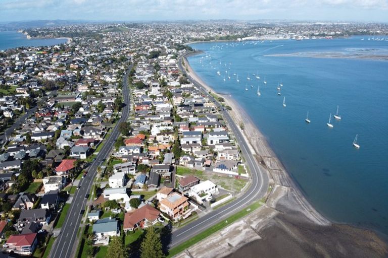 Photo of property in 1 The Parade, Bucklands Beach, Auckland, 2012
